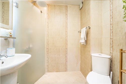 Host2U Luxury /Private Parking /Next to Metro 38 Host2u