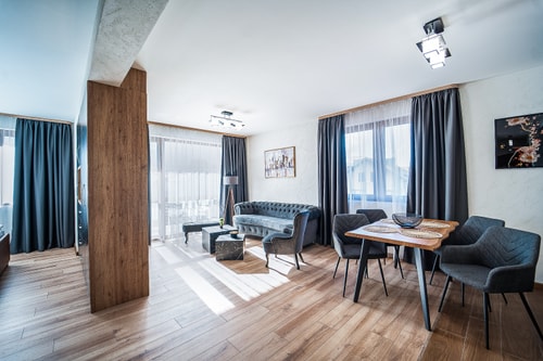 Best Central LUX Studio 26 Host2u
