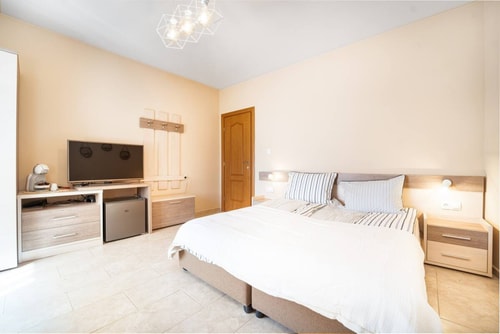 3 Private Rooms/ Lounch /  Parking / Center 3 Host2u