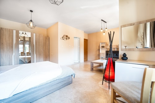 3 Private Rooms/ Lounch /  Parking / Center 21 Host2u
