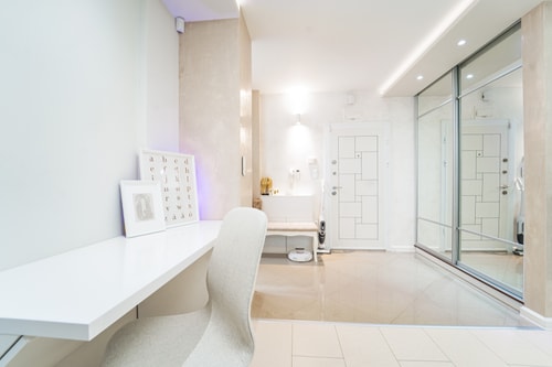 Host2U Luxury /Private Parking /Next to Metro 25 Host2u