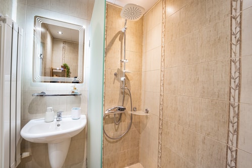 Host2U Luxury /Private Parking /Next to Metro 39 Host2u