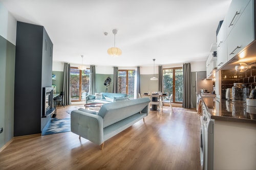Designer 2 Bedroom Ap/ Fireplace / Free parking 39 Host2u