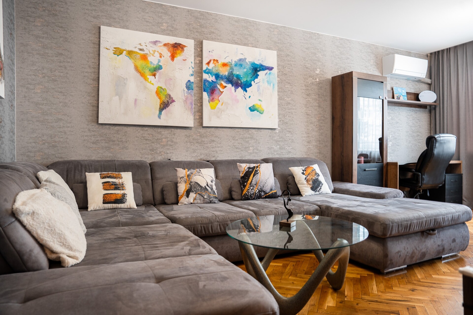 Central/ Next to Vitosha Boulevard / Apartment Host2u