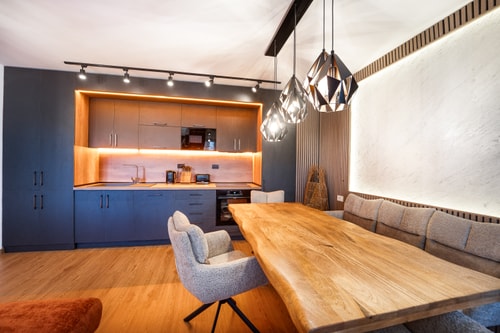3 Private Rooms/ Lounch /  Parking / Center 1 Host2u