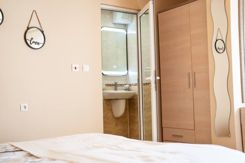 3 Private Rooms/ Lounch /  Parking / Center 36 Host2u