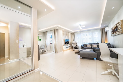 Host2U Luxury /Private Parking /Next to Metro 0 Host2u