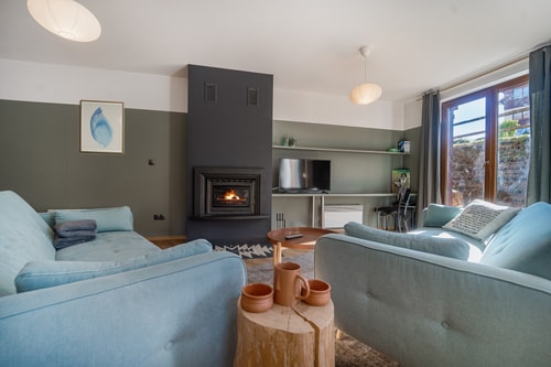 Designer 2 Bedroom Ap/ Fireplace / Free parking 26 Host2u
