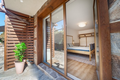 Designer 2 Bedroom Ap/ Fireplace / Free parking 33 Host2u