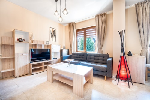 3 Private Rooms/ Lounch /  Parking / Center 25 Host2u