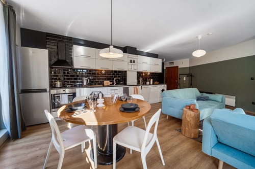 Designer 2 Bedroom Ap/ Fireplace / Free parking 36 Host2u