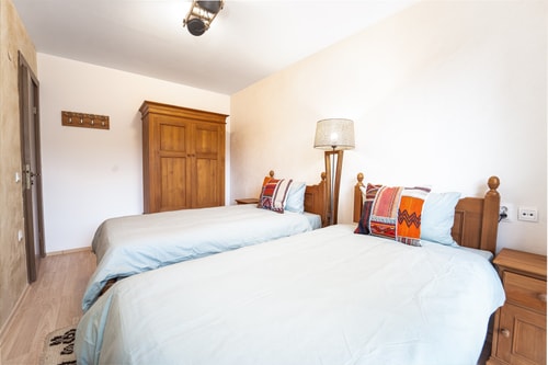 Mountain 2 Bedrooms/ Fireplace / Free Parking 18 Host2u