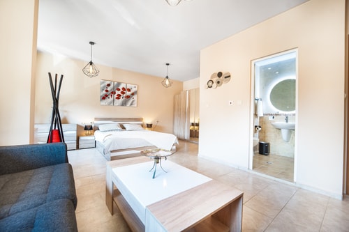 3 Private Rooms/ Lounch /  Parking / Center 18 Host2u