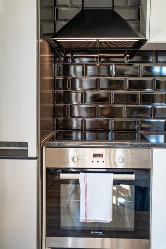 Designer 2 Bedroom Ap/ Fireplace / Free parking 30 Host2u