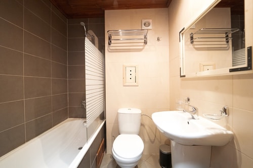 Ski Apartment/ Free Parking/ Shuttle 28 Host2u