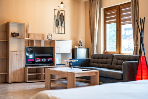 3 Private Rooms/ Lounch /  Parking / Center 19 Host2u