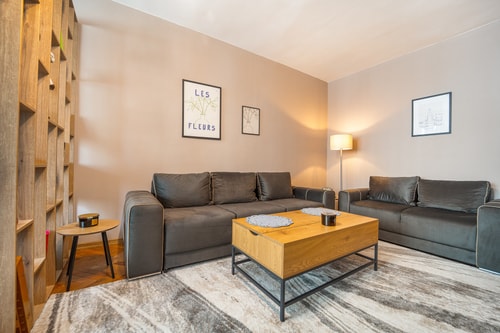 Big 2 Bedrooms Apartment / super cozy 30 Host2u