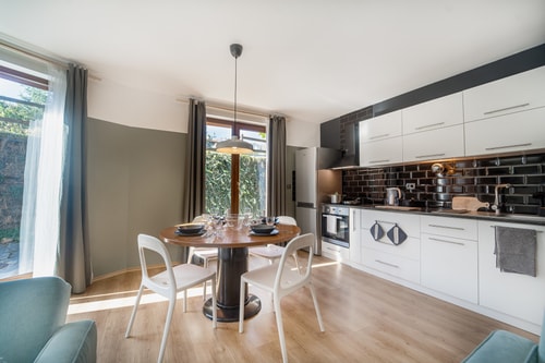 Designer 2 Bedroom Ap/ Fireplace / Free parking 7 Host2u