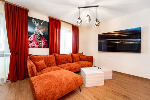3 Private Rooms/ Lounch /  Parking / Center 5 Host2u