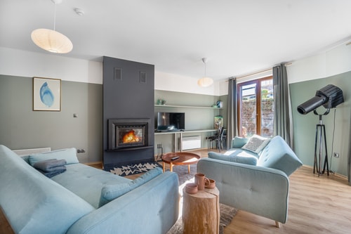 Designer 2 Bedroom Ap/ Fireplace / Free parking