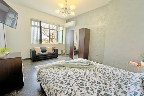 Top Center / Metro Station / 2 min to Shop cente