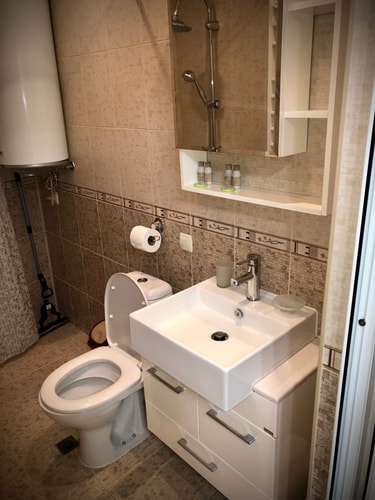 3 Private Rooms/ Lounch /  Parking / Center 58 Host2u