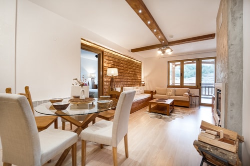 Mountain 2 Bedrooms/ Fireplace / Free Parking 2 Host2u