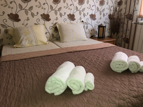 3 Private Rooms/ Lounch /  Parking / Center 62 Host2u
