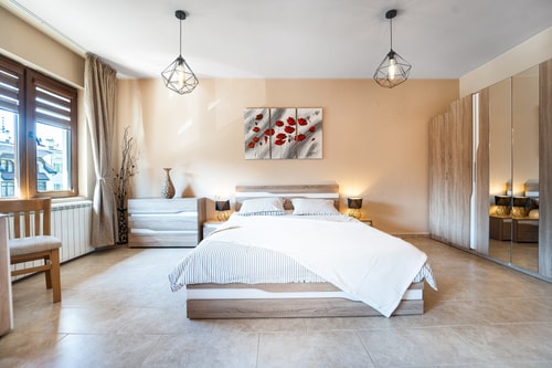 3 Private Rooms/ Lounch /  Parking / Center 2 Host2u