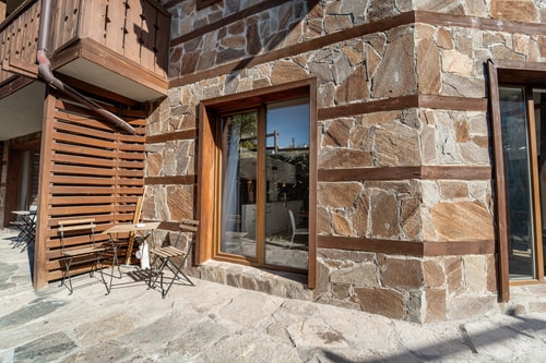 Designer 2 Bedroom Ap/ Fireplace / Free parking 24 Host2u