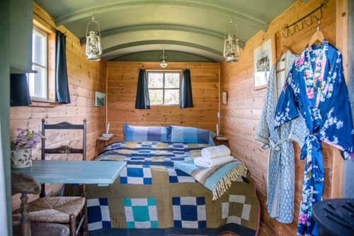 Abbey Shepherds Hut, Eye 5 Stay in Suffolk