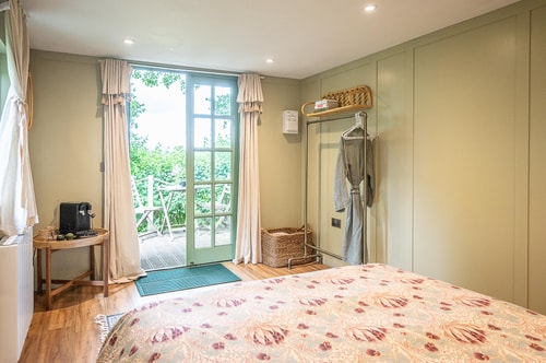 Feather Lodge, Toad Hall, Wangford 3 Stay in Suffolk