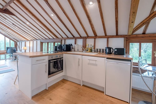 Hayloft, Clopton - apartment with a Tennis Court 4 Stay in Suffolk