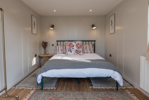 Toad Hall Lodges, Wangford (All 5 Lodges) 2 Stay in Suffolk