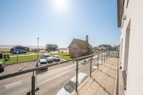 Market Cross House, Aldeburgh. Sea front holiday home 6 Stay in Suffolk