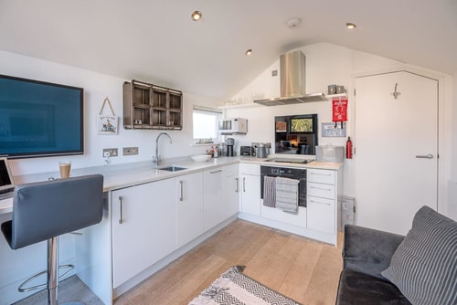 Papillon, a modern Southwold flat with balcony 4 Stay in Suffolk