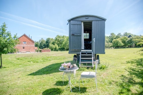 Abbey Shepherds Hut, Eye 16 Stay in Suffolk