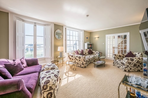 Market Cross House, Aldeburgh. Sea front holiday home 4 Stay in Suffolk