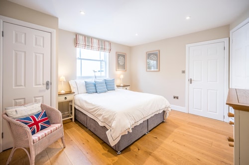 Market Cross House, Aldeburgh. Sea front holiday home 30 Stay in Suffolk