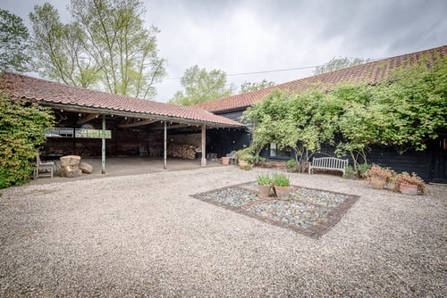 Hayloft, Clopton - apartment with a Tennis Court 10 Stay in Suffolk