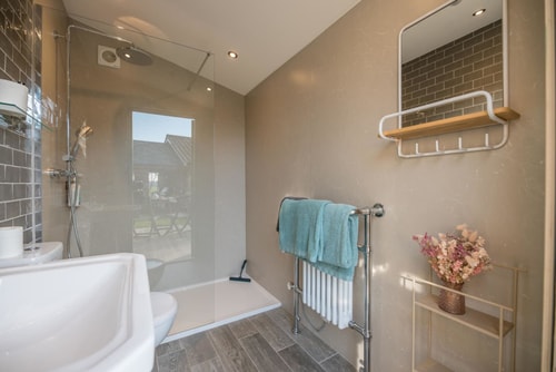 Toad Hall Lodges, Wangford (All 5 Lodges) 21 Stay in Suffolk