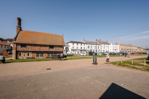Market Cross House, Aldeburgh. Sea front holiday home 55 Stay in Suffolk