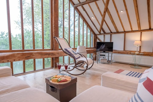 Hayloft, Clopton - apartment with a Tennis Court 0 Stay in Suffolk