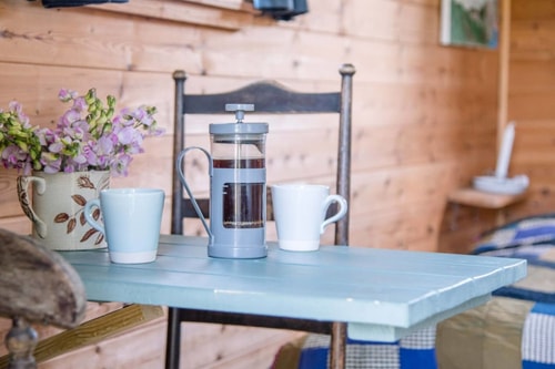 Abbey Shepherds Hut, Eye 8 Stay in Suffolk