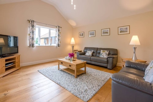 Grove Farm Bungalow with Swimming Pool, Dallinghoo 7 Stay in Suffolk