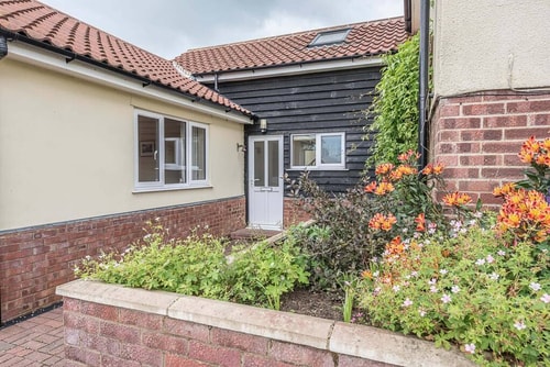 Grove Farm Bungalow with Swimming Pool, Dallinghoo 10 Stay in Suffolk