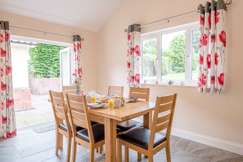 Grove Farm Bungalow with Swimming Pool, Dallinghoo 14 Stay in Suffolk