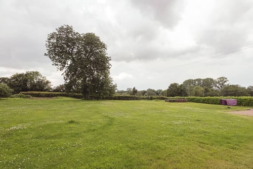 Grove Farm Bungalow with Swimming Pool, Dallinghoo 18 Stay in Suffolk