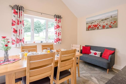 Grove Farm Bungalow with Swimming Pool, Dallinghoo 24 Stay in Suffolk