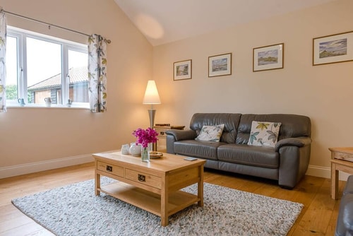 Grove Farm Bungalow with Swimming Pool, Dallinghoo 27 Stay in Suffolk